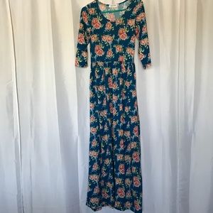 Floral knit maxi dress with pockets!
